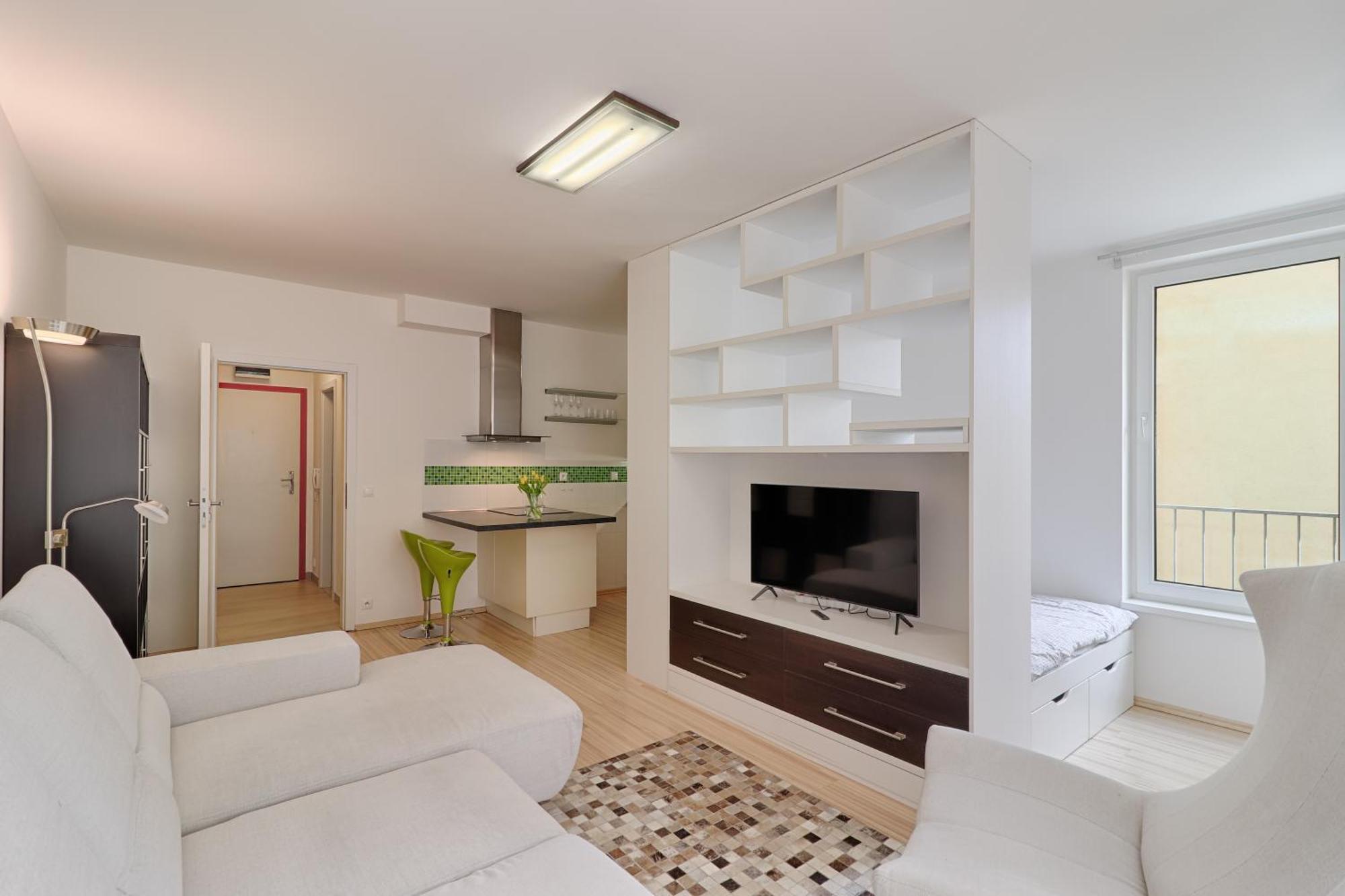 Peace And Comfort Near Center With Balcony, 500mb Wifi Praag