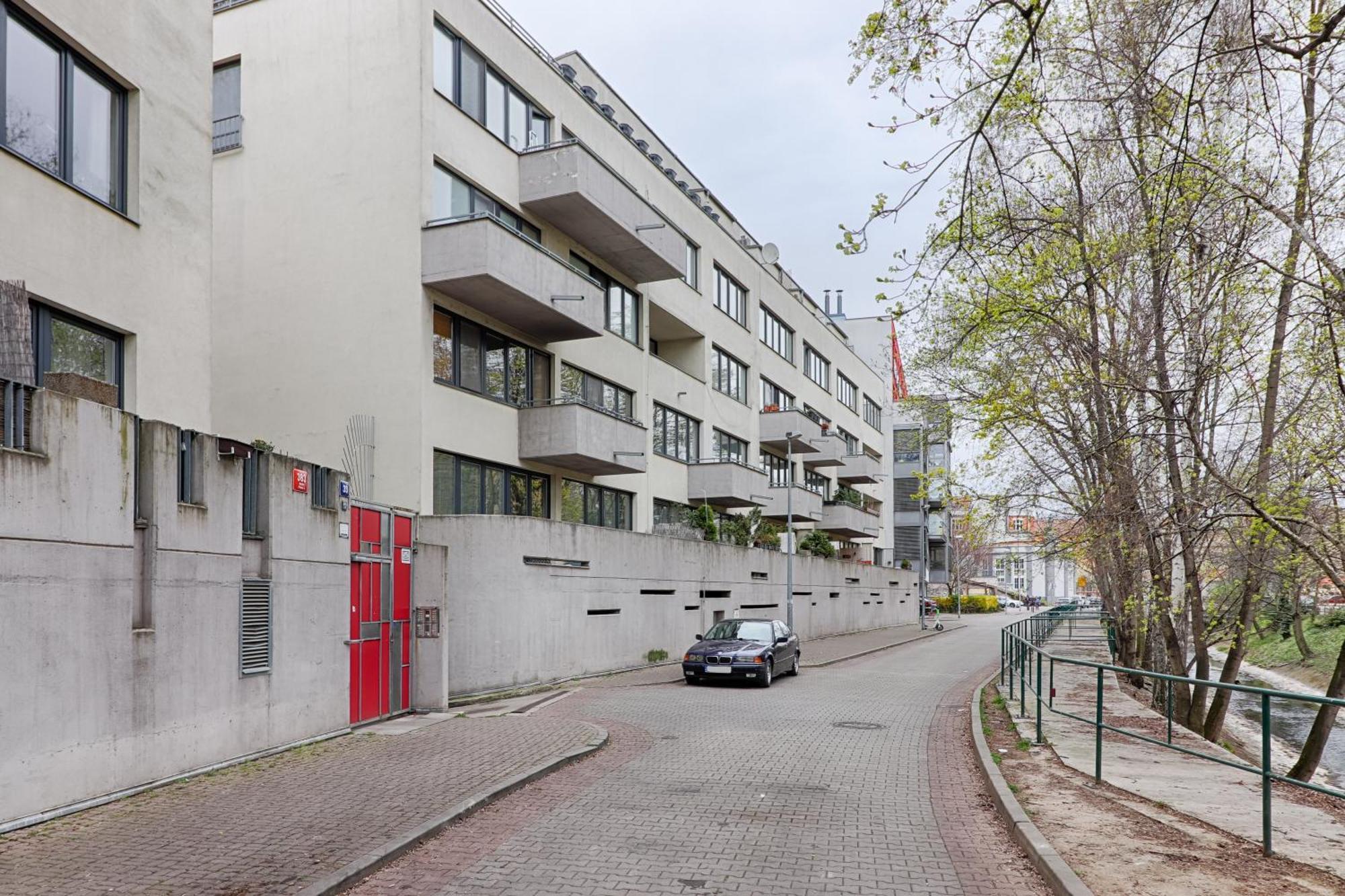 Peace And Comfort Near Center With Balcony, 500mb Wifi Appartement