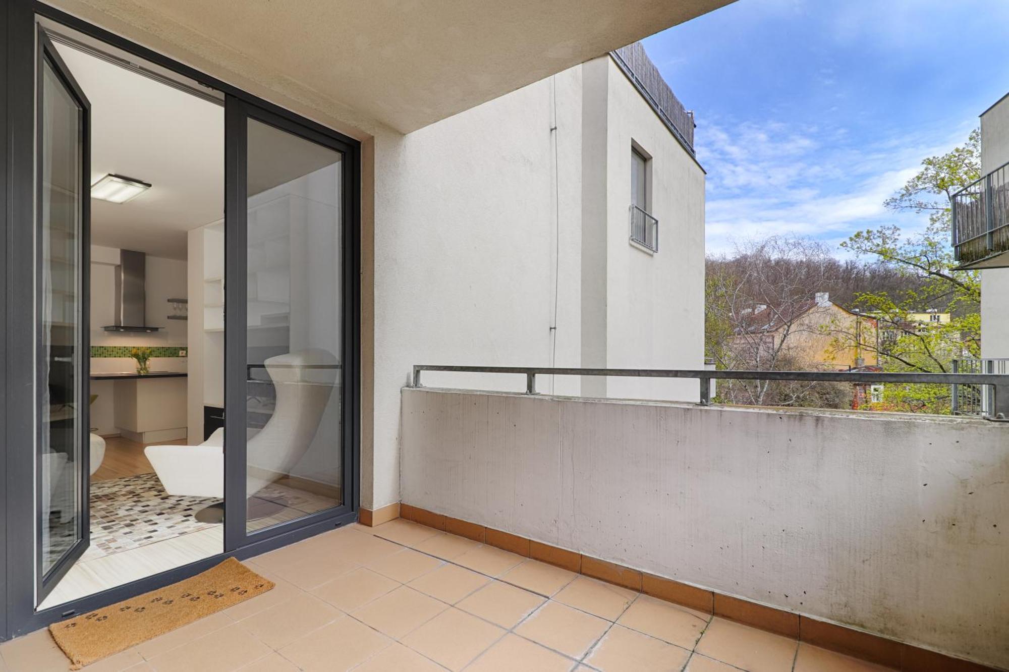 Peace And Comfort Near Center With Balcony, 500mb Wifi Praag